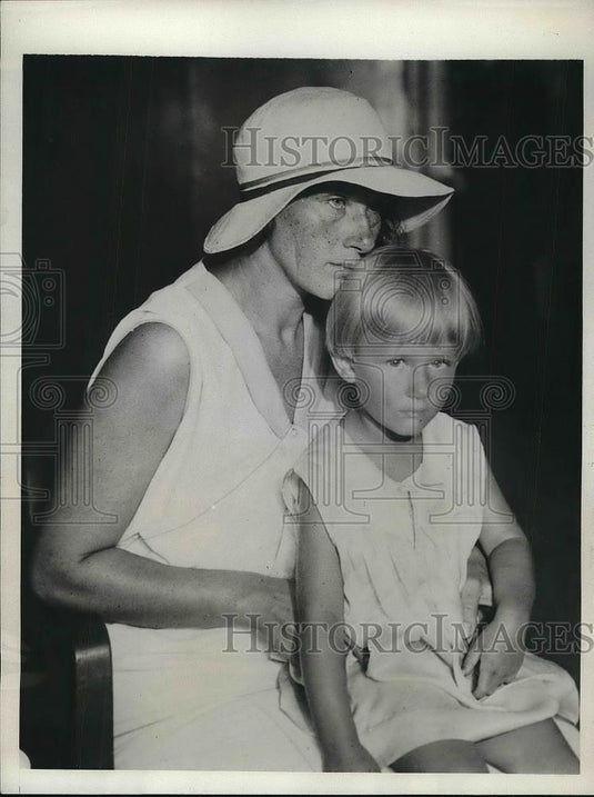 1932 Press Photo Martha Jaeger & daughter Elaine (husband Bruno deported) - Historic Images
