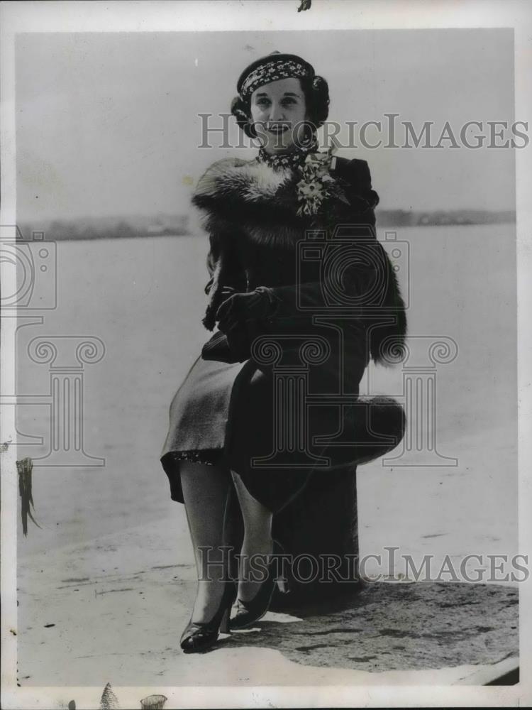 1937 Press Photo Miss Lydia Fuller arrives at Southampton, England - Historic Images