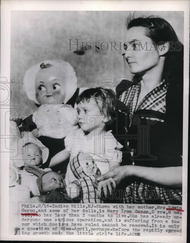 1949 Press Photo Mrs. Edwin Garon, Mary Irma Garon, 2 years, 8 months - Historic Images