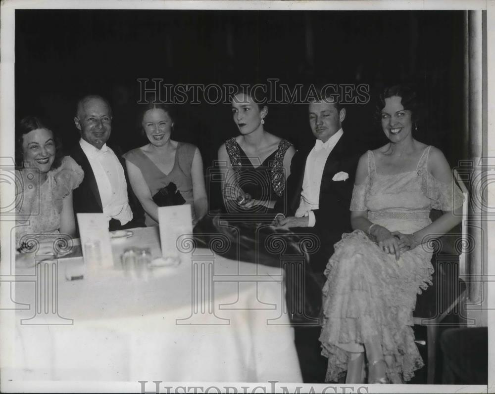 1933 Press Photo Charity ball at NYC Waldorf-Astoria S Tevis,P Pearson,M Tevis - Historic Images