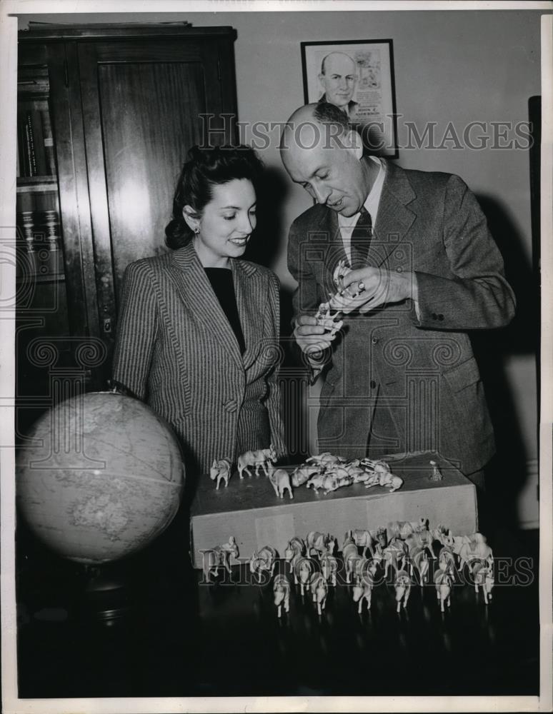 1944 Press Photo Rep Jack Z Anderson of California & Toy Donkeys - Historic Images