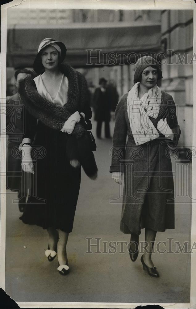 1931 Press Photo Mrs Reed Albel and Mrs. Joe McKee walking on Park Avenue. - Historic Images