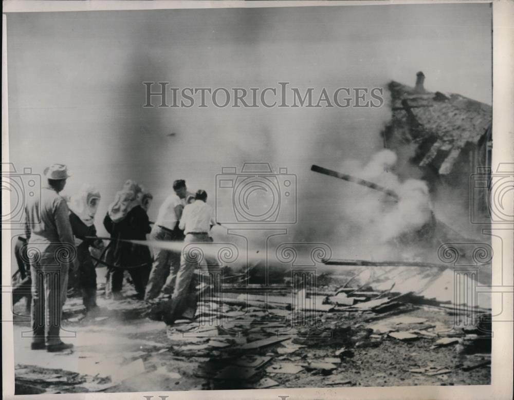 1950 Press Photo Firemen Battle Fire Set When Jet Fighter Crashed Into Homes - Historic Images