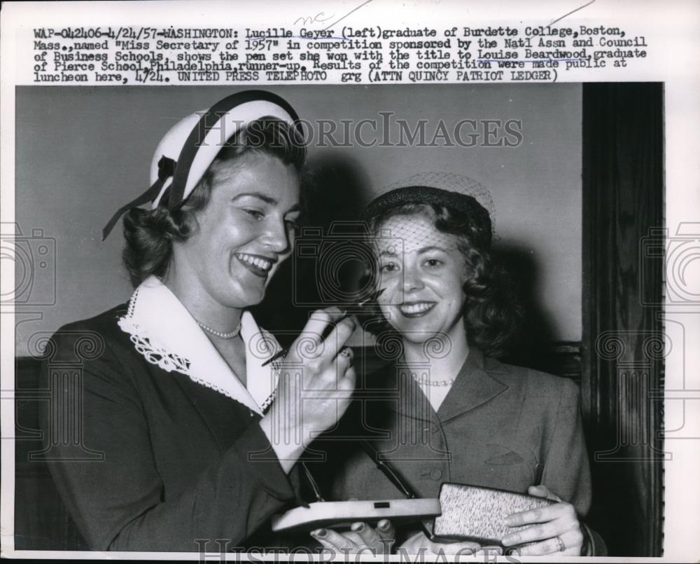 1967 Press Photo Lucille Geyer Miss Secretary of 1957 &amp; Louise Beardwood - Historic Images