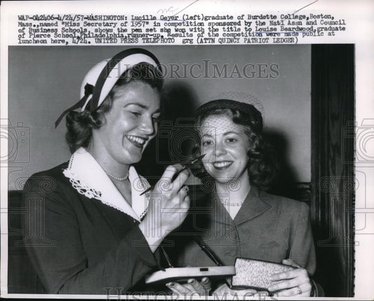 1967 Press Photo Lucille Geyer Miss Secretary of 1957 & Louise Beardwood - Historic Images