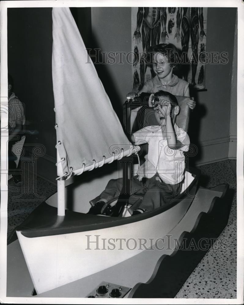 1955 Press Photo Niagra Research Foundation, handicapped children at play - Historic Images