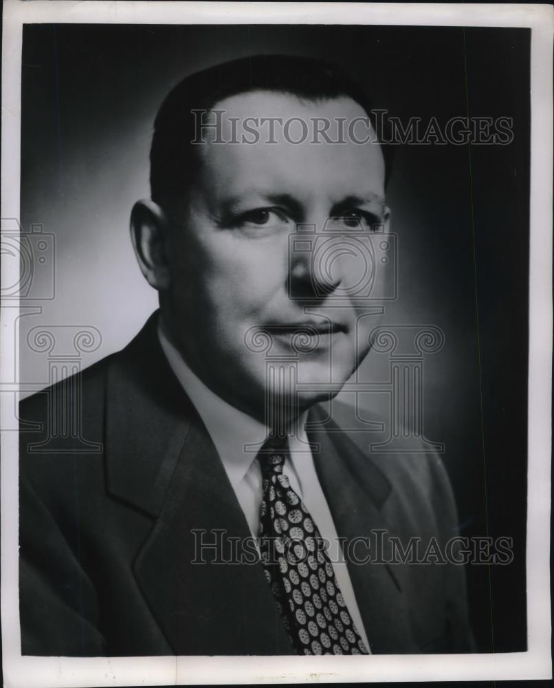 1953 Press Photo John T. Condon Assistant Sales Manager Of Chrysler Division Co - Historic Images