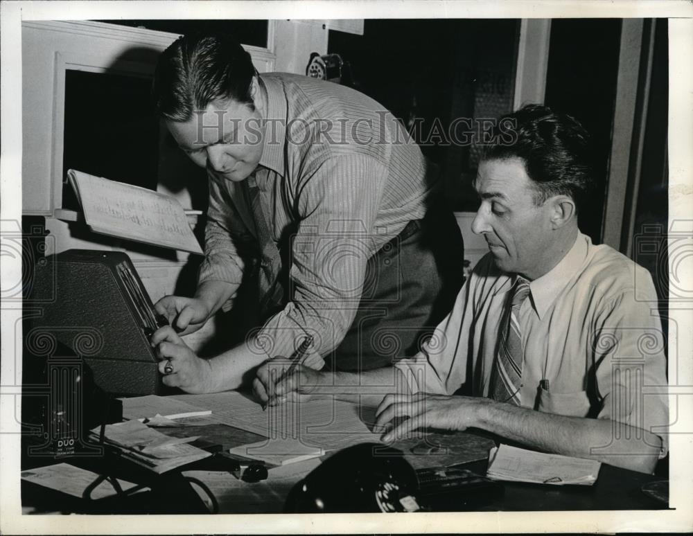 1942 Press Photo U.S. Navy Taxi Garage dispatch Office for commissioned men. - Historic Images