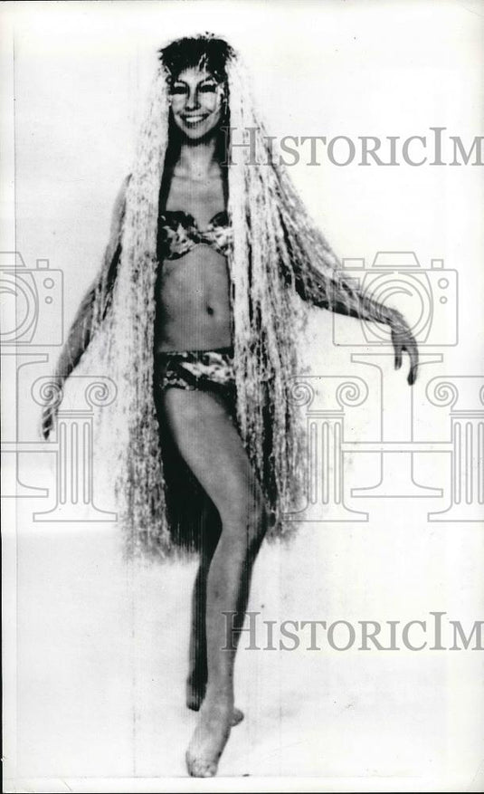1967 Press Photo Florence Valditevere's Lady Godiva wig beach wear - Historic Images