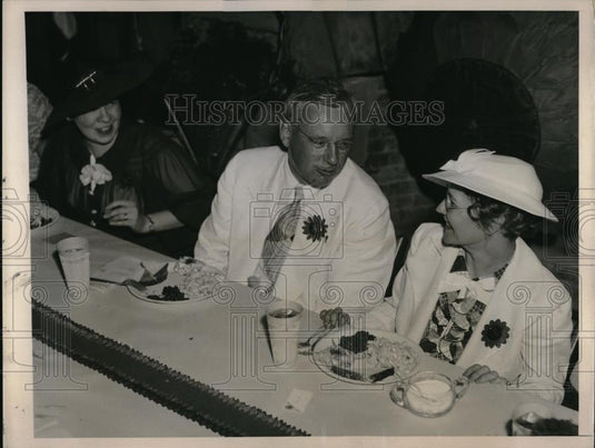 1936 Press Photo Kan. Gov Alf Landon , pres. candidate & Mrs Grace Miles, - Historic Images