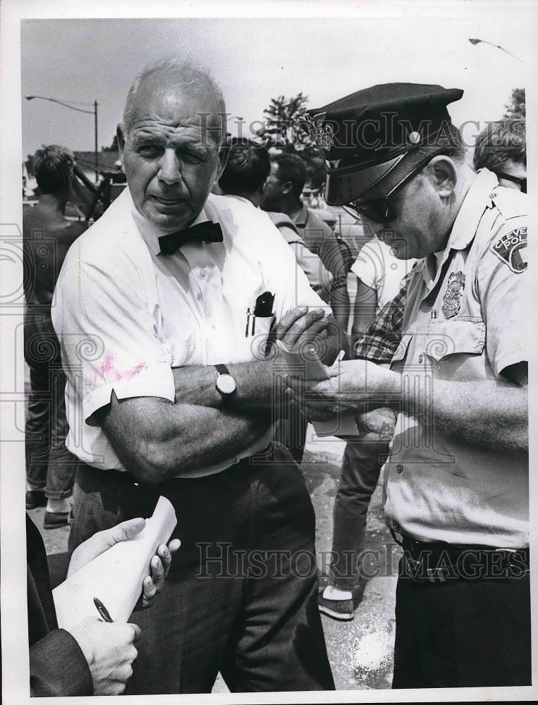 1966 Press Photo Attorney Frank Robb of Timberlake, Ohio - Historic Images