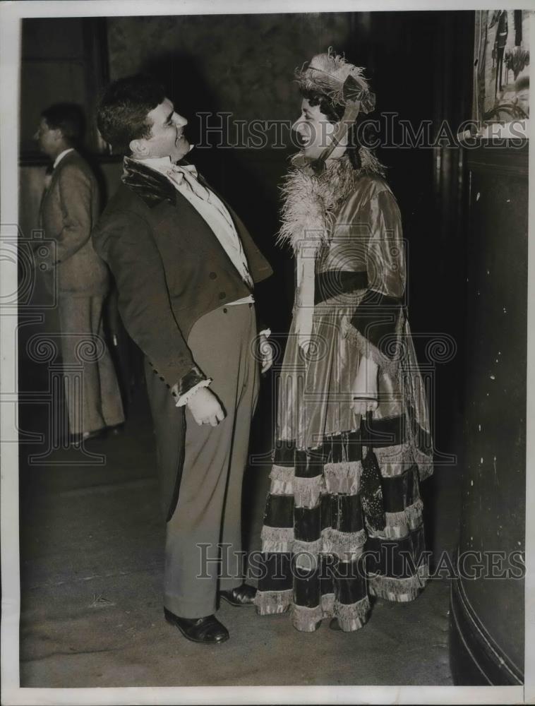 1934 Press Photo Mr. and mrs Eric Gigler at American Music hall in NYC - Historic Images