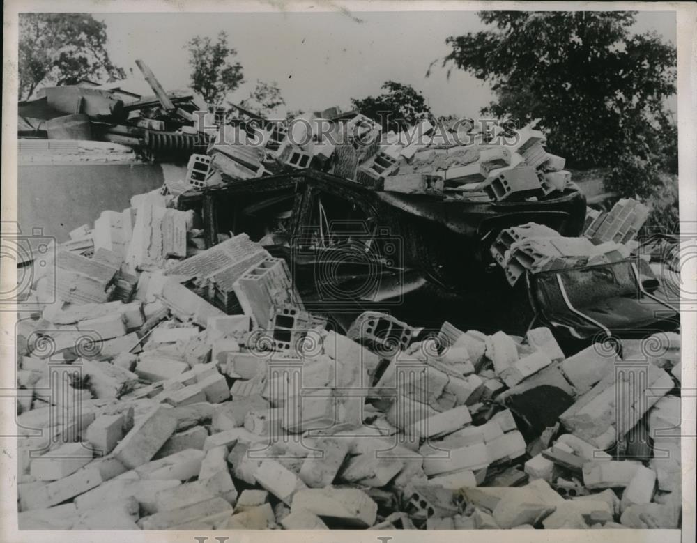 1939 Press Photo Tornado damage &amp; debris in Anoka, Minn. - Historic Images