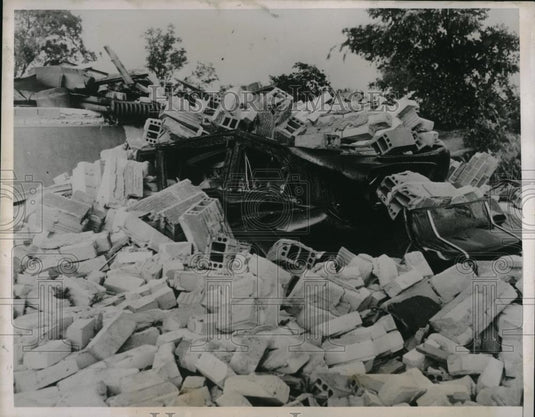 1939 Press Photo Tornado damage & debris in Anoka, Minn. - Historic Images