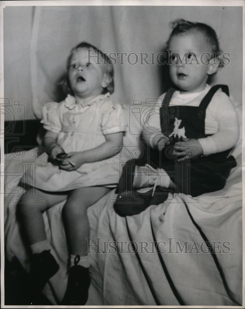 1947 Press Photo Judy Coughtry and Robert Kramer at diaper derby - Historic Images