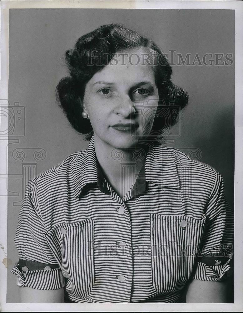 1955 Press Photo Mrs. Sheldon Pierson posing for photo - nea85767 - Historic Images