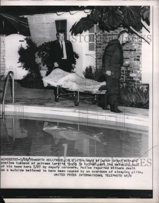 1959 Press Photo Body of Actor Grant Withers is Taken From His Hollywood Home - Historic Images