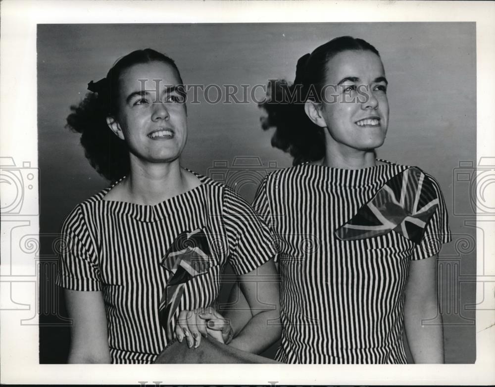 1941 Press Photo Doreen Anderson and her twin Beulah aboard the S.S. Evangeline - Historic Images