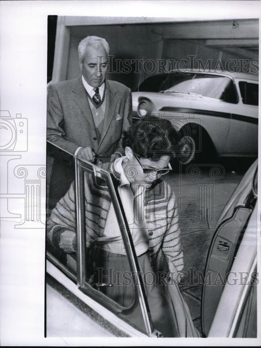 1958 Press Photo Francis Taylor, dad of actress Elizabeth Taylor, & sis in law - Historic Images