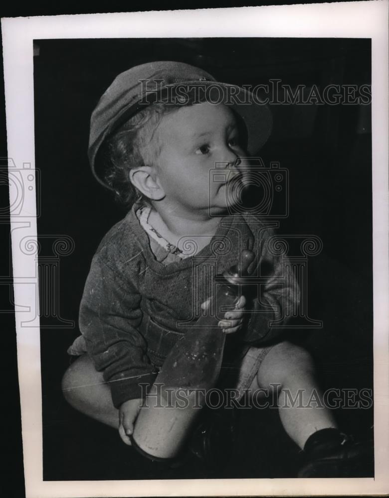 1948 Press Photo Cinn.Ohio Mary Louise Howell, age 15 months, flood refugee - Historic Images