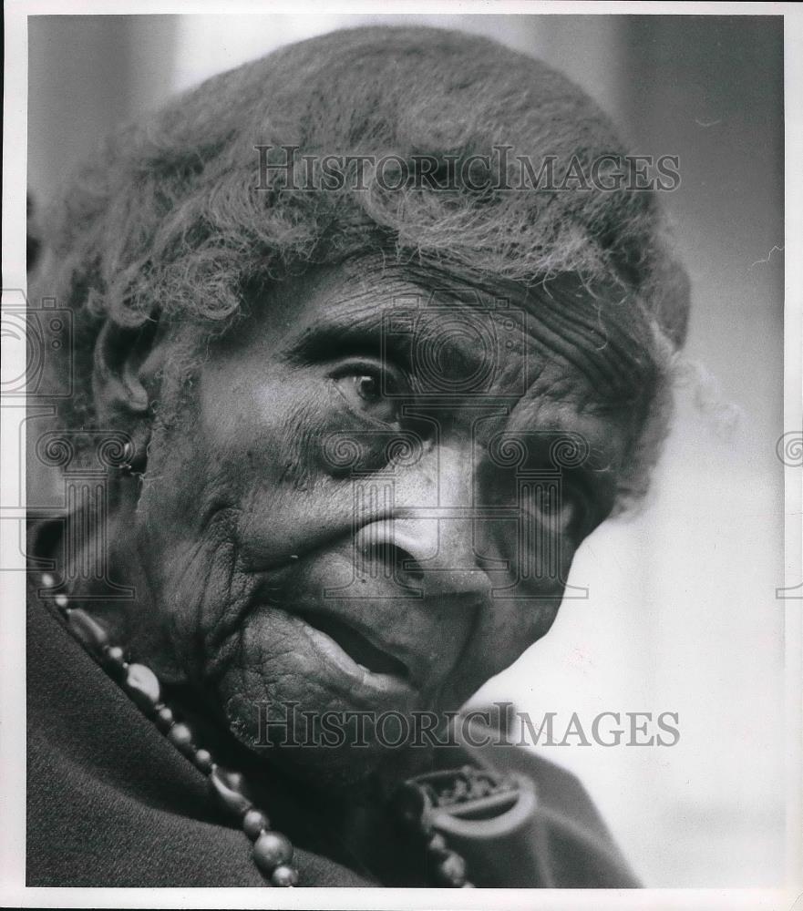 1968 Press Photo Mrs Mattie Randle of Cleveland, Ohio turns age 99 - Historic Images