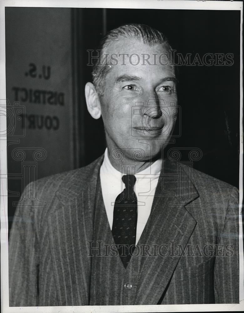 1952 Press Photo Chicago,Crawford Greenwalt, pres. of E.I. Dupont de Nemour Corp - Historic Images