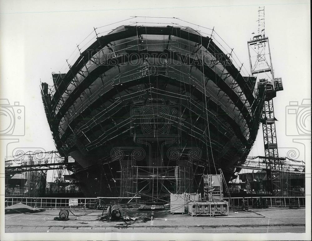 1970 Press Photo Stern section of Oil Tanker under construction at IHI Shipyards - Historic Images