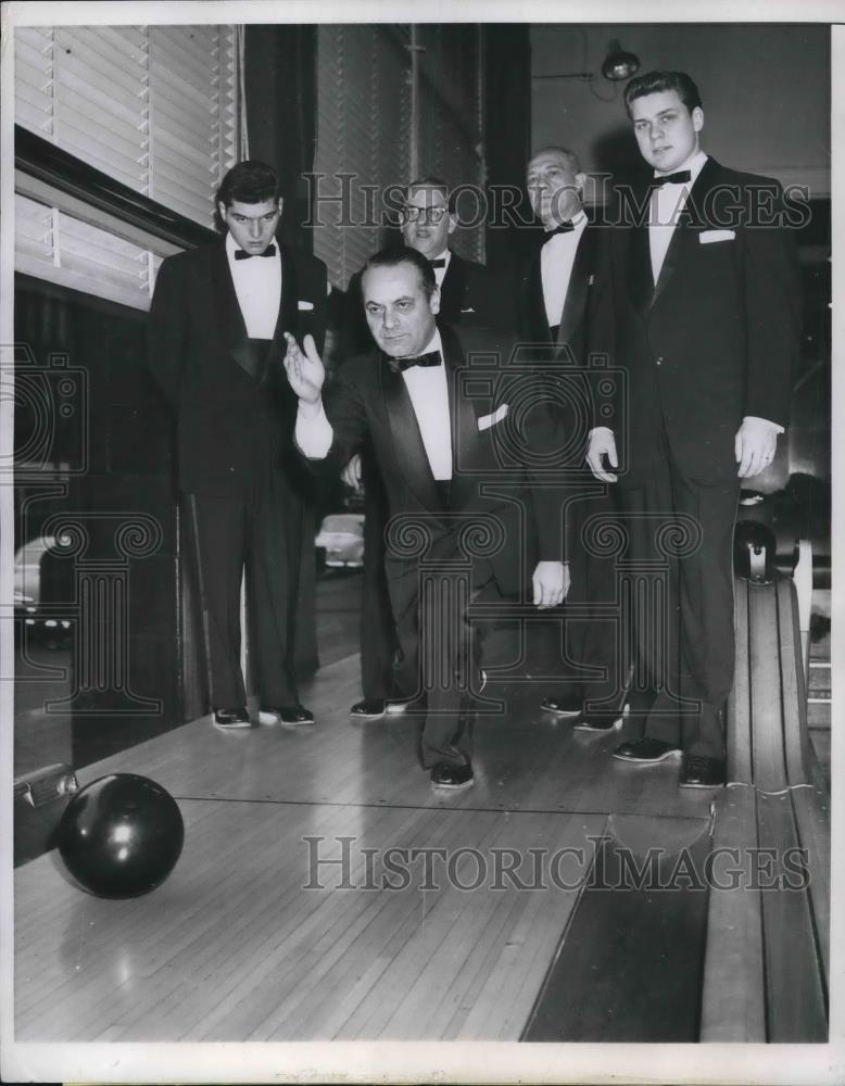 1953 Press Photo Gingiss Brothers Bowl in Tuxedos, Bill Gingiss, G. Pupendick - Historic Images