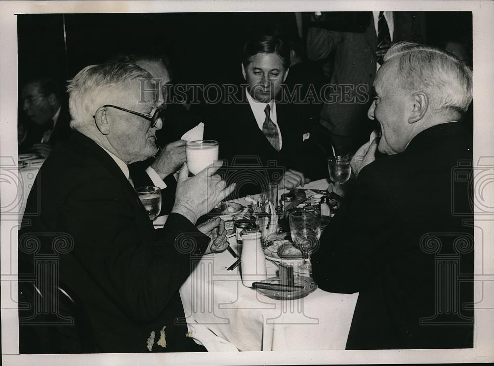 1940 Press Photo Colleagues At Birthday Luncheon Honoring Senator B. Wheeler - Historic Images