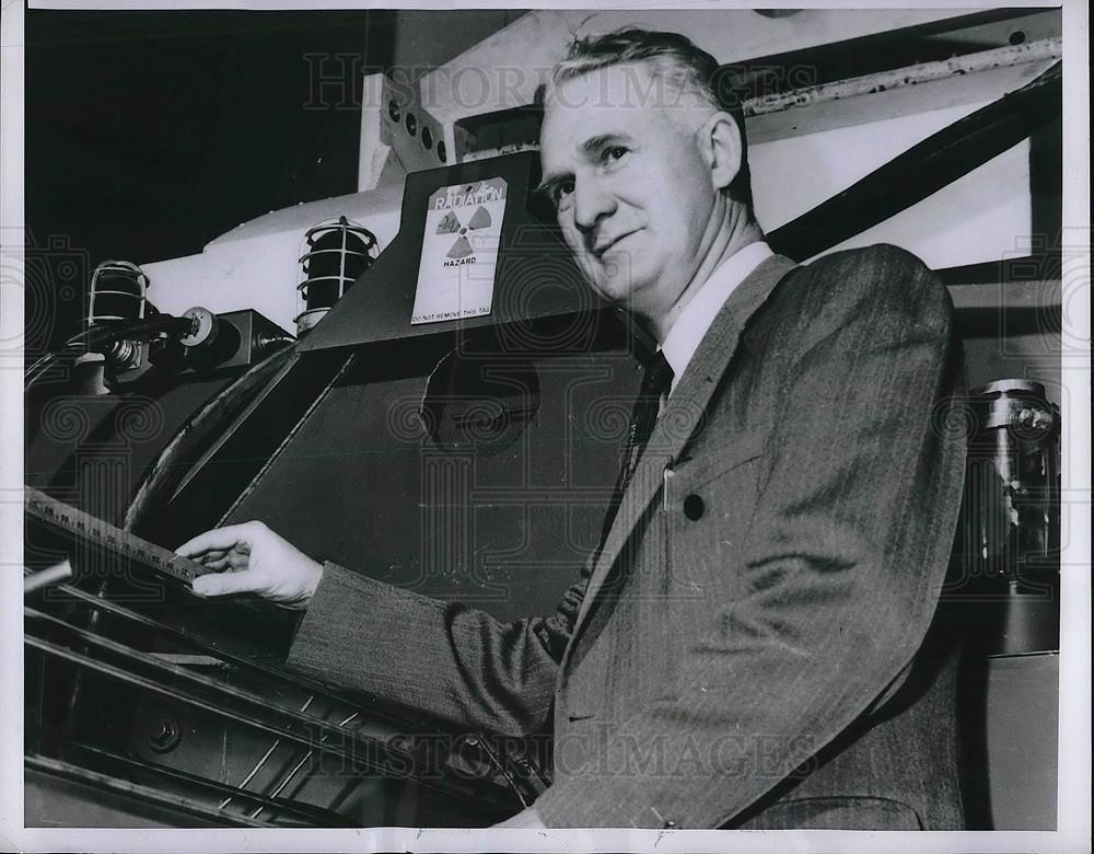 1955 Press Photo Chicago, Ill Walter H Zinn at his nuclear labs - Historic Images