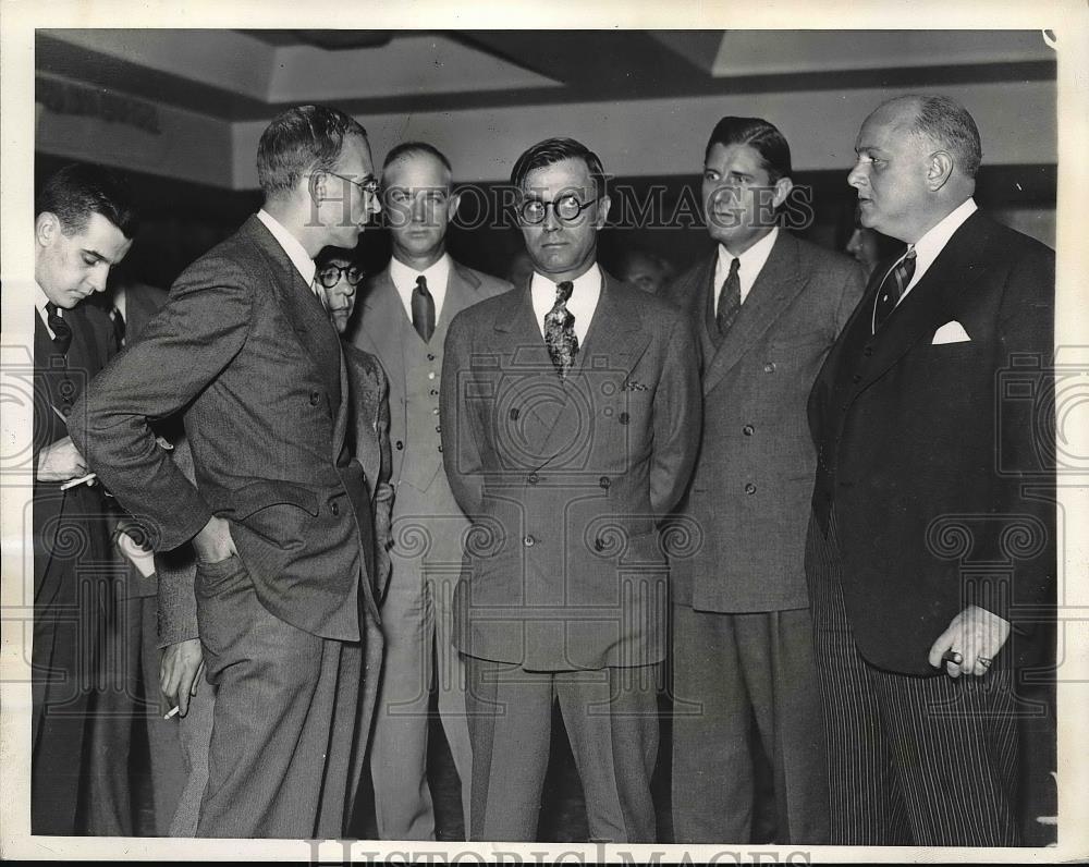 1935 Press Photo Ga.Gov Eugene Talmadge &amp; reporters in NYC at Hotel New Yorker - Historic Images