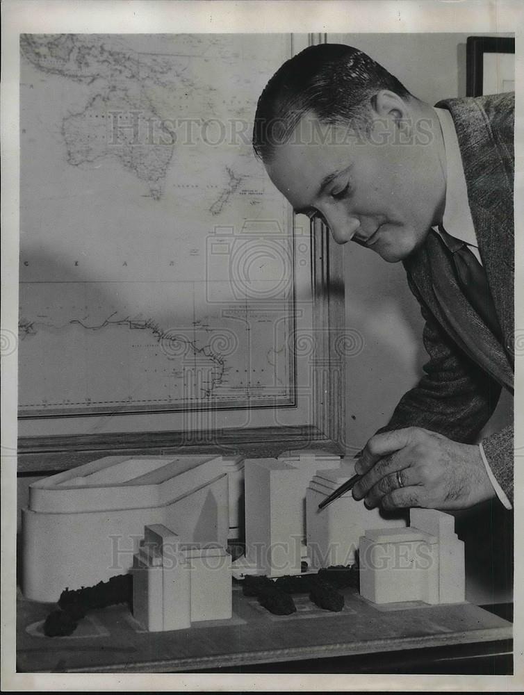 1949 Press Photo Harold L Cuoto, Brazilian contractor for office bldg - Historic Images