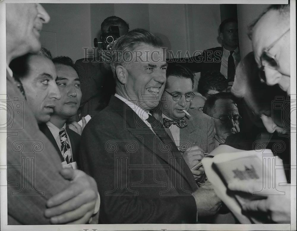 1946 Press Photo Secretary Commerce Henry Wallace Leaves White House Reporters - Historic Images