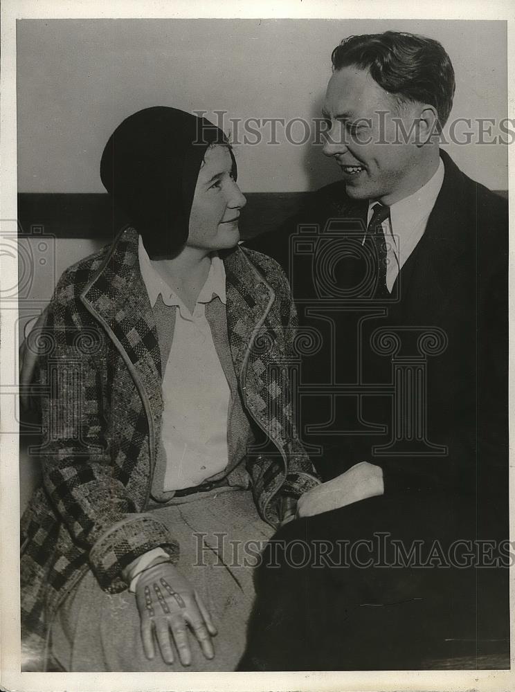 1930 Press Photo Murray Johnson & His Blushing Bride Catherine Blackshaw - Historic Images