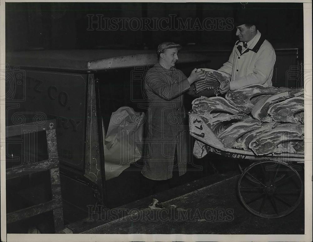 1939 Press Photo Meat Merchant Loads Truck with Beef Rounds Purchased - Historic Images