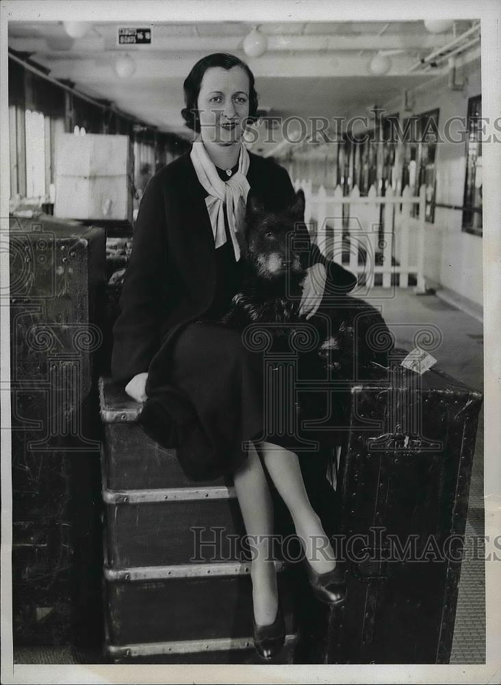 1934 Press Photo Miss B. Mathiu Paris Correspondent New Yorkers - Historic Images