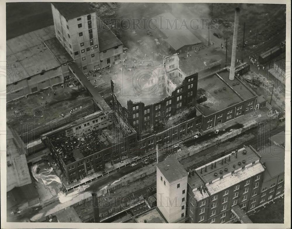 1938 Press Photo Aerial odf Kansas Milling Co, on fire in Kansas City, Mo - Historic Images