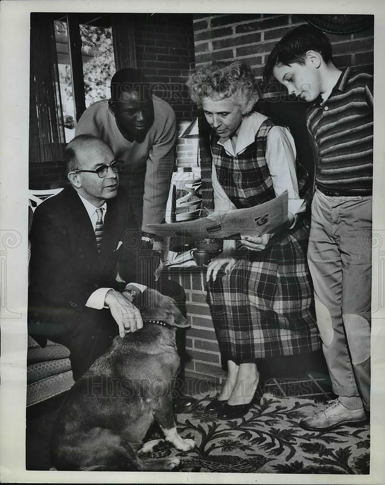 1961 Press Photo Peter Okongo Noiege Lives with Dr. Eugene Link, Wife and Son - Historic Images