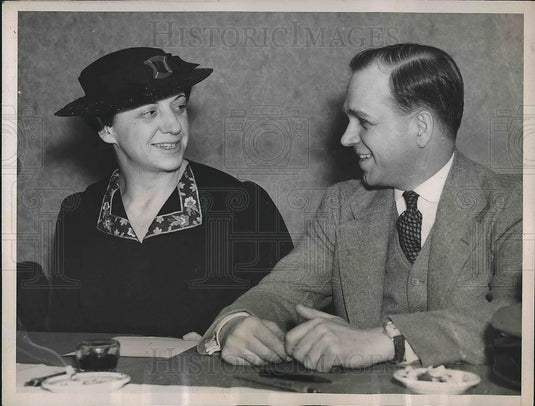 1937 Press Photo Dr. Edith Sappington & Dr. Robert Hood Discuss Healthcare - Historic Images