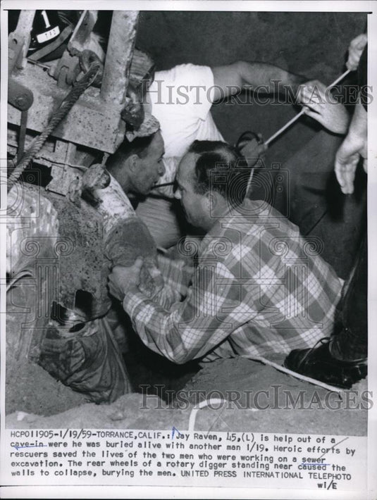 1959 Press Photo Torrance, Calif Jay Raven pulled from cave in of sewer lines - Historic Images