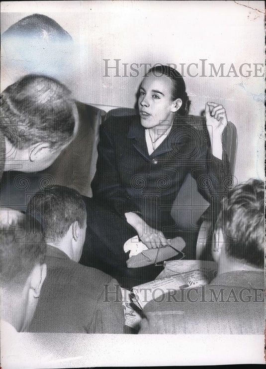 1957 Press Photo Mary Frances Hagan Talks Reporters after Being Israeli Prison - Historic Images