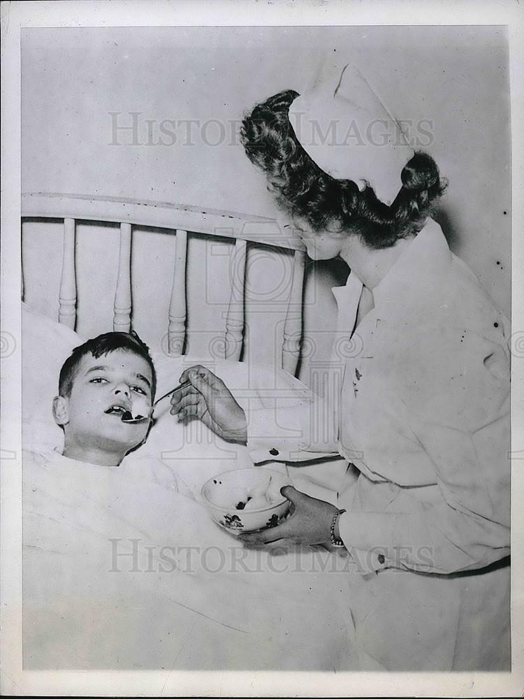 1946 Press Photo South Bend, Ind Don Zyto in hospital from pin in stomach - Historic Images