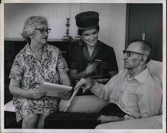 Press Photo Mr & Mrs Samuel Forman & Mrs Mary Guerra, R.N. - Historic Images
