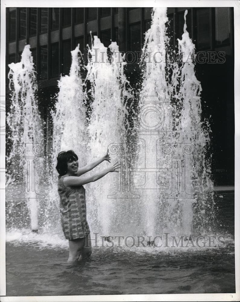 1970 Press Photo Rayna Gold A New York City Psychiatric Social Worker - Historic Images