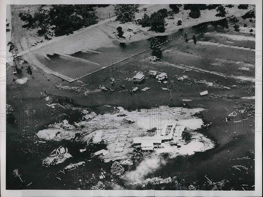 1953 Press Photo Aerial view of Deweyville, Tx sawmill in Sabine River flood - Historic Images