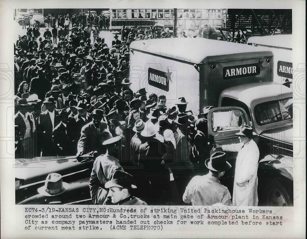 1948 Press Photo Striking United Packinghouse Armour &amp; Co. Trucks - Historic Images