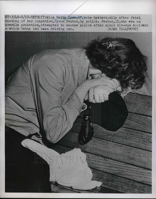1951 Press Photo Detroit, Mich Betty Zysk after a fatal shooting of B Paxton - Historic Images