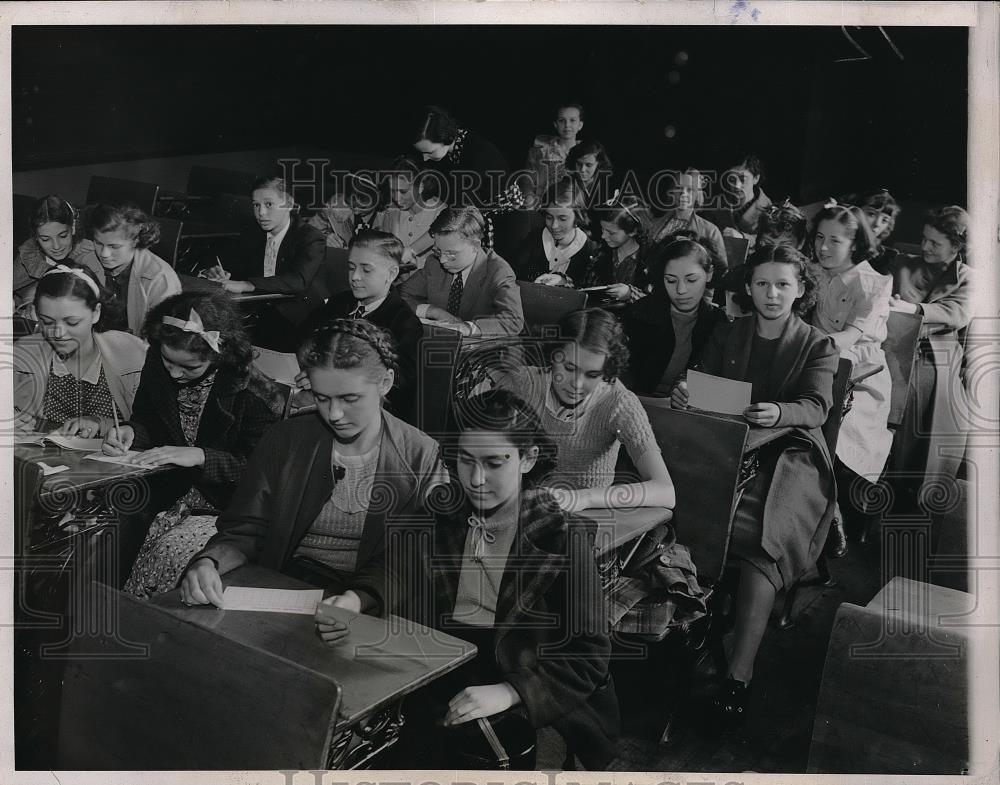 1937 Press Photo Paralysis checked in Chicago High Schools, schools reopen - Historic Images