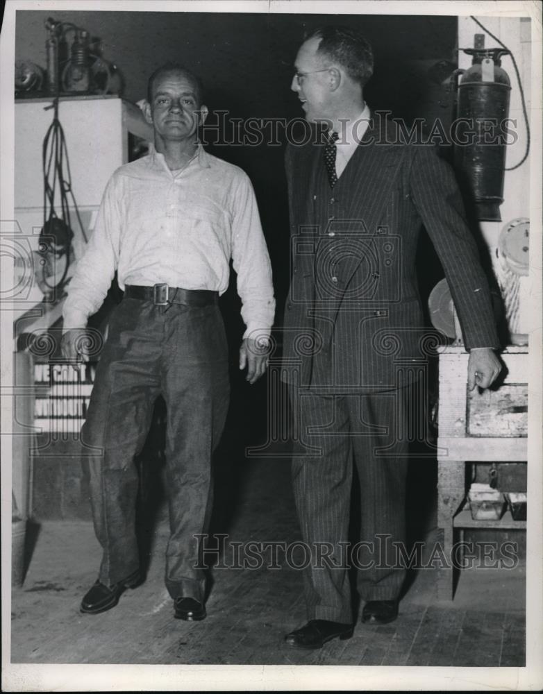 1943 Press Photo Crippled Tom Booth with New Legs, Friend Eugen R. Wilson - Historic Images
