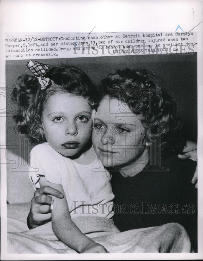 1952 Press Photo Carolyn Harper and her sister Jean at the hospital - neb49313 - Historic Images